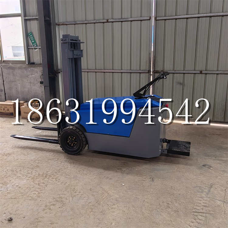 松原市全电动叉车插腿式堆高车液压装卸车1.5吨升高小型站驾式铲车